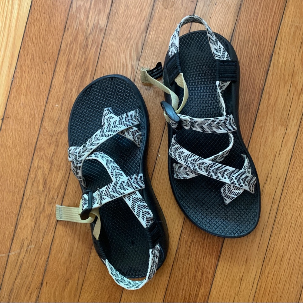 Chaco Z/2 Classic Toe-Loop Sandals in Women’s Size 9 Wide